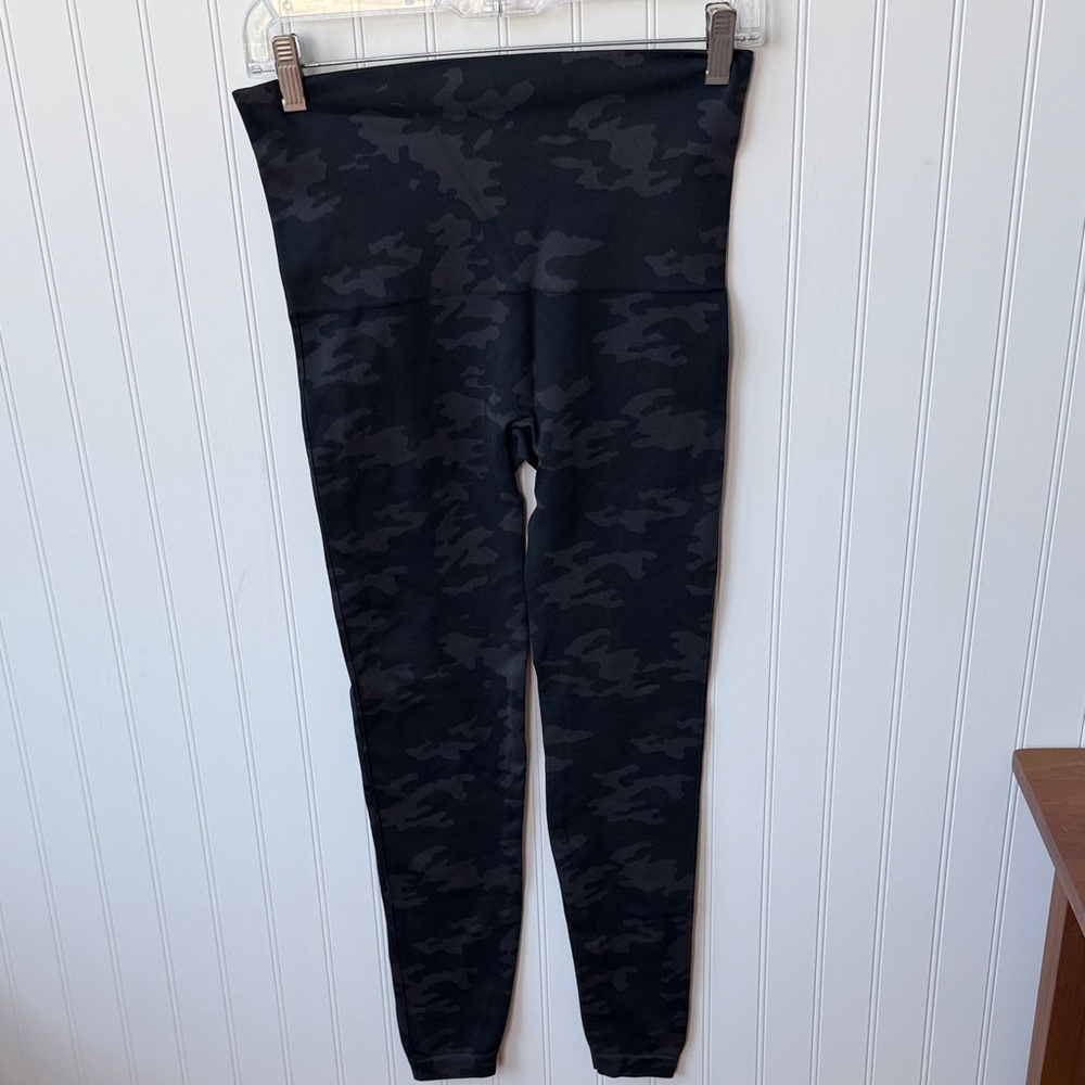 (308)SPANX Booty Boost Camo Leggings High Waist Sculpting Activewear